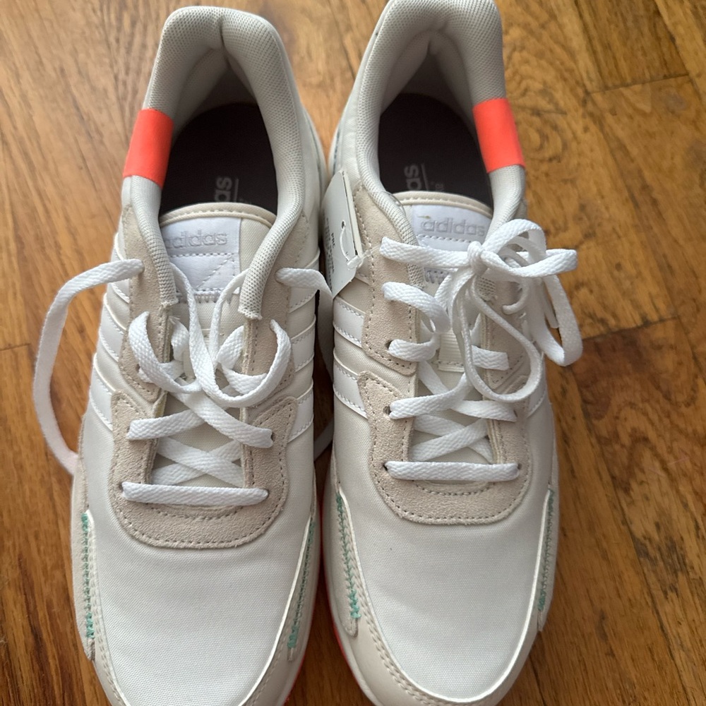 Adidas women’s sneaker size 7.5 smoke free pet free home